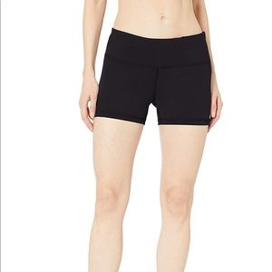 Amazon Essentials Studio Sculpt Yoga Short